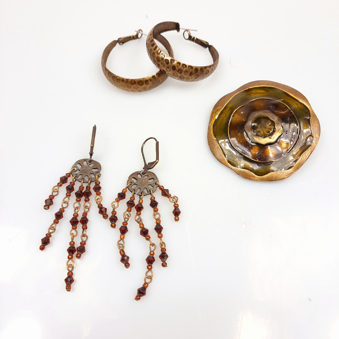 Acheter Lot de 3 bijoux ethnique bohème à teinte cuivrée Très bon état - 15,00 € Lot de 3 bijoux ethnique bohème à teinte cuivrée Très bon état - reconditionné disponible sur Label Emmaüs
